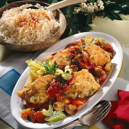 Paniertes Rotbarschfilet mit Tomaten-Pilz-Soße Rezept