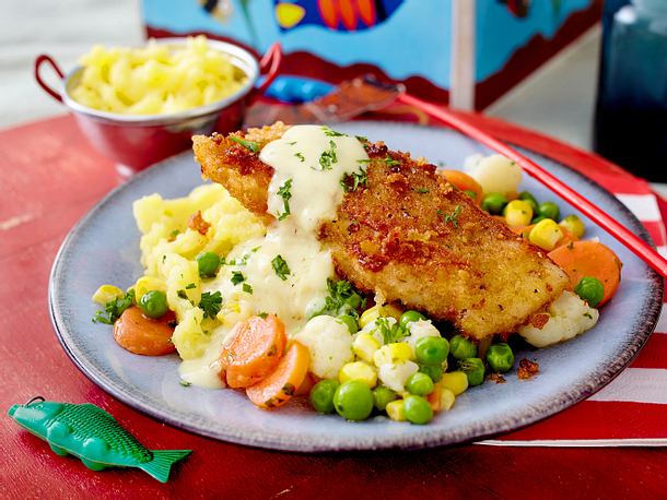 Paniertes Seelachsfilet mit Senfsoße und Buttergemüse ...