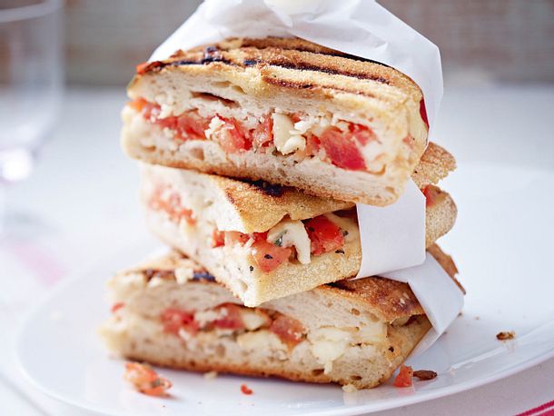 Panini-Rezept mit Tomate und Mozzarella Rezept Panini-Rezept mit Tomate und Mozzarella Rezept