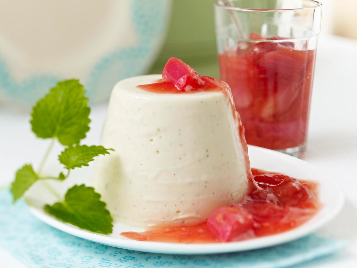 Panna cotta mit Rhabarber-Erdbeer-Kompott Rezept