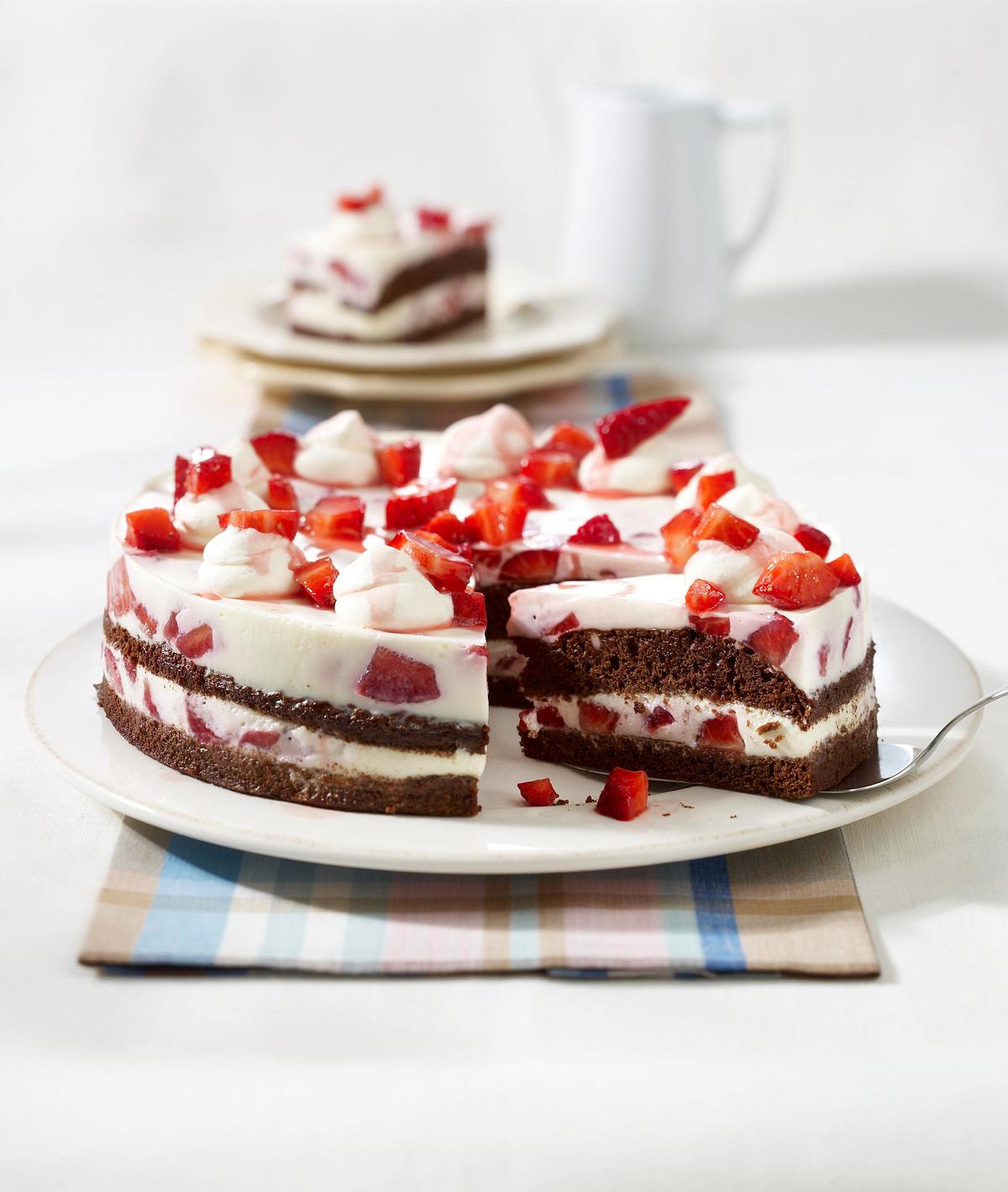 Panna cotta-Torte mit Erdbeeren Rezept