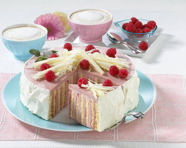 Panna Cotta Wickeltorte mit Himbeeren Rezept Panna Cotta Wickeltorte mit Himbeeren Rezept