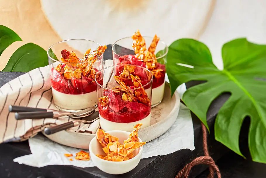 Pannacotta unter Spargel-Rhabarber-Kompott Rezept