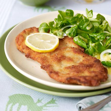 Pannenschnitzel mit Vogerlsalat Rezept Pannenschnitzel mit Vogerlsalat Rezept