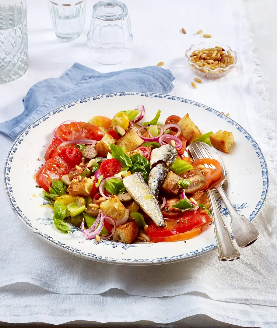 Panzanella mit Ölsardinen Rezept Panzanella mit Ölsardinen Rezept