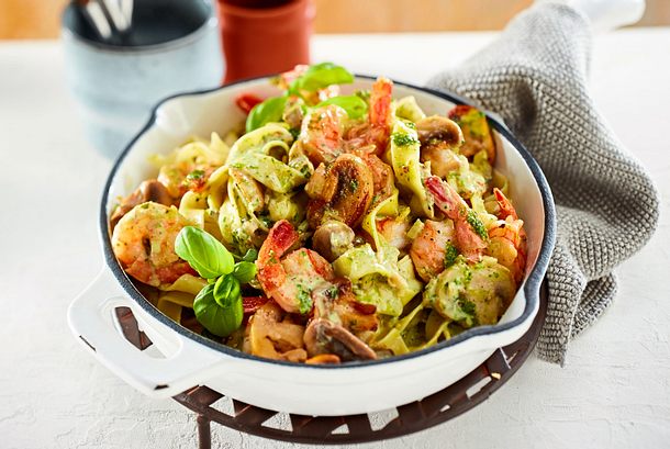 Pappardelle con Gamberi in Pestosahne alla Nonna Rezept