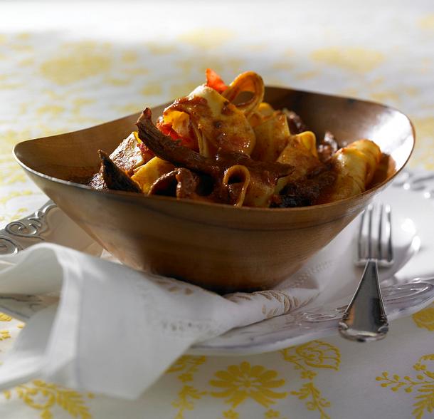 Pappardelle alla lepre (Nudeln mit Hasenragout) Rezept Pappardelle alla lepre (Nudeln mit Hasenragout) Rezept