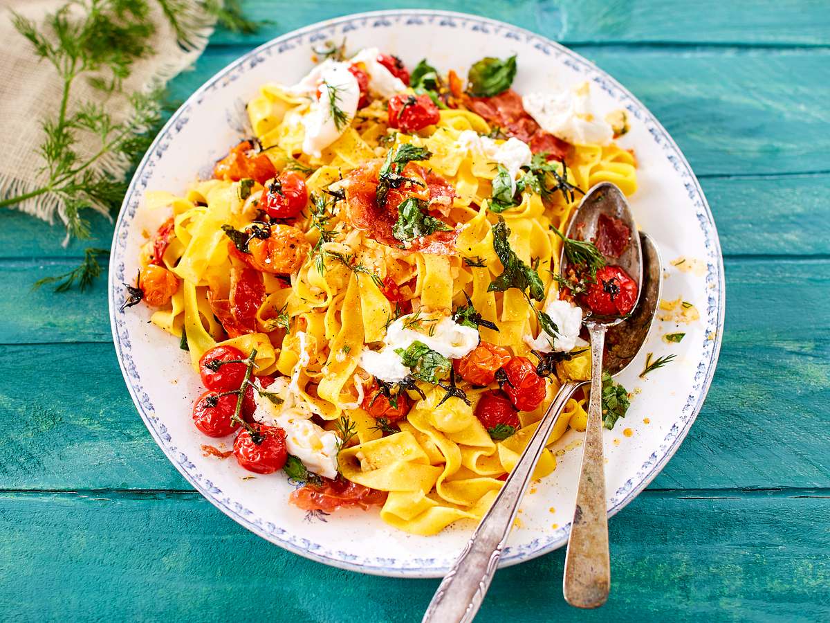 Pappardelle „Großes Los“ mit Ofentomaten und Schinken Rezept