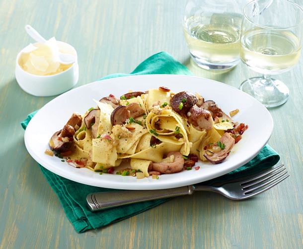 Pappardelle mit frischen Steinpilzen und Parmesan Rezept Pappardelle mit frischen Steinpilzen und Parmesan Rezept
