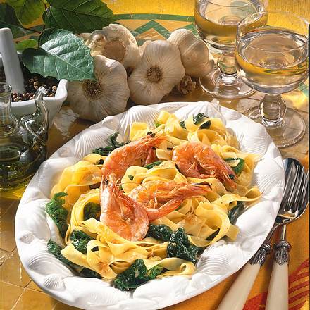 Pappardelle mit Garnelen in Knoblauchsoße Rezept Pappardelle mit Garnelen in Knoblauchsoße Rezept