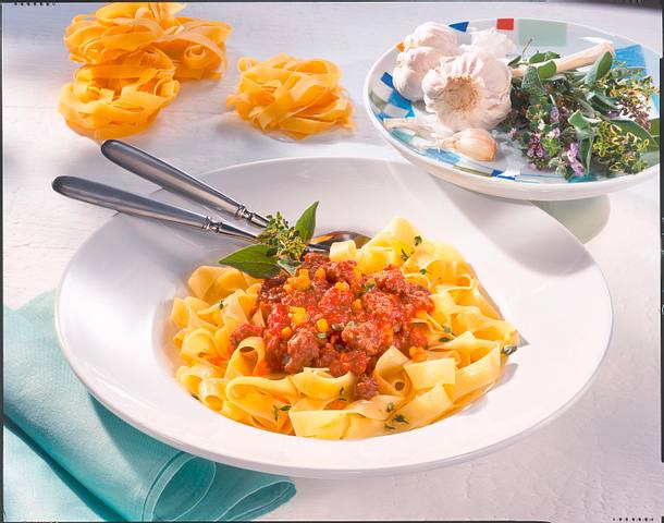 Pappardelle mit Möhren-Hacksoße Rezept Pappardelle mit Möhren-Hacksoße Rezept