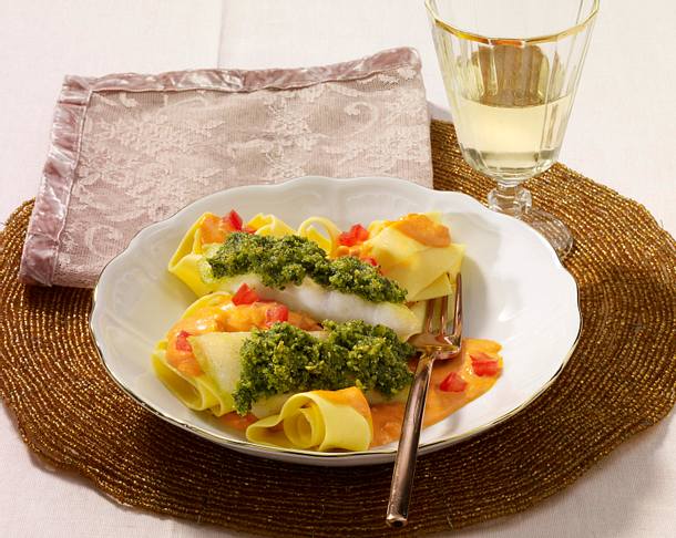 Pappardelle mit Pestofisch in edler Tomatensoße Rezept Pappardelle mit Pestofisch in edler Tomatensoße Rezept