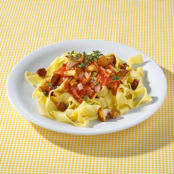 Pappardelle mit Pfifferlingen in Tomatensoße Rezept