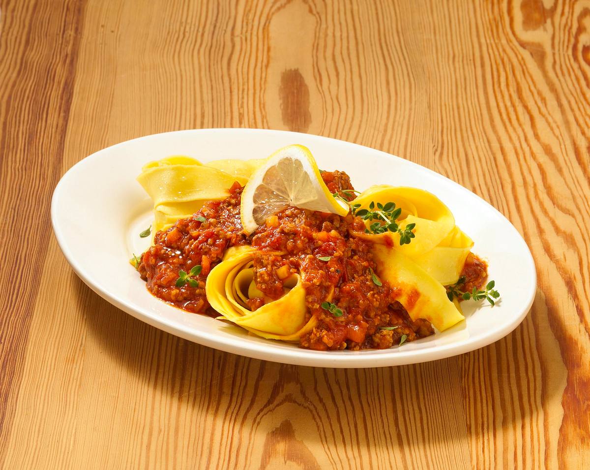 Pappardelle mit Zitronen-Bolognese (Pastasoße) Rezept