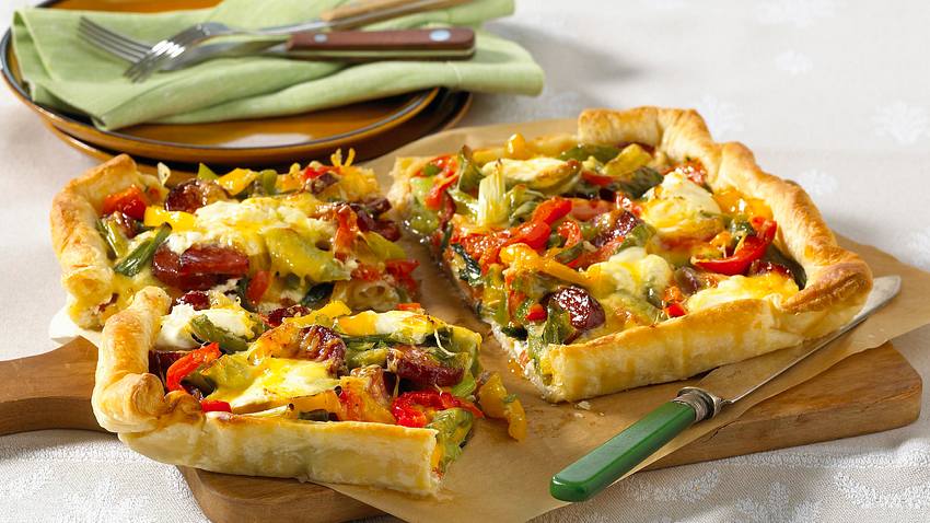 Paprika-Cabanossi Tarte mit Schmand und Käse Rezept - Foto: House of Food / Bauer Food Experts KG