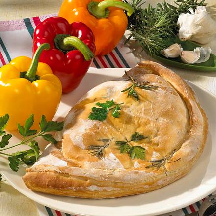 Paprika-Calzone mit Mozzarella Rezept Paprika-Calzone mit Mozzarella Rezept