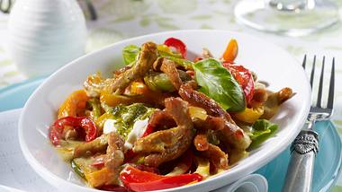 Paprika-Geschnetzeltes mit Pesto-Creme Rezept - Foto: House of Food / Bauer Food Experts KG
