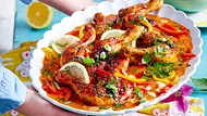 Paprika-Keulen mit Schmand-Nockerln Rezept - Foto: LECKER @ Bauer Media Group