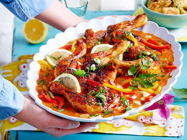 Paprika-Keulen mit Schmand-Nockerln Rezept Paprika-Keulen mit Schmand-Nockerln Rezept