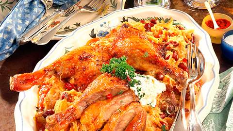 Paprika-Kraut mit Entenkeulen Rezept - Foto: House of Food / Bauer Food Experts KG