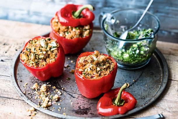 Paprika mit Fetacouscous und Gurkensalsa Rezept Paprika mit Fetacouscous und Gurkensalsa Rezept