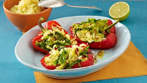 Paprika mit Wirsingfüllung und Couscous Rezept - Foto: House of Food / Bauer Food Experts KG