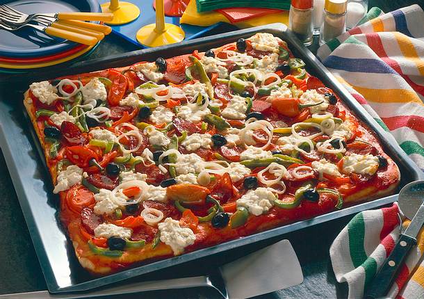 Paprika-Pizza mit Schafskäse Rezept Paprika-Pizza mit Schafskäse Rezept