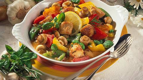 Paprika-Puten-Pfanne Rezept - Foto: House of Food / Bauer Food Experts KG