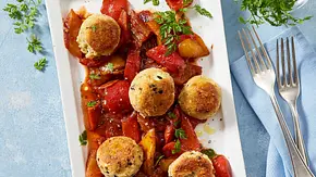 Paprika Ragout mit Feta-Frikadellen Rezept - Foto: LECKER @ Bauer Media Group