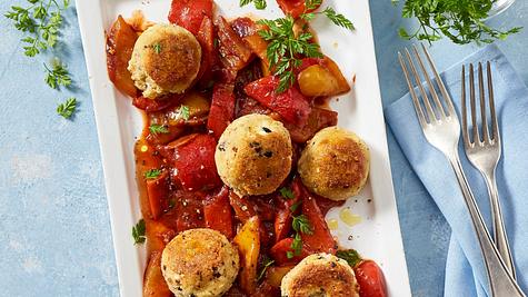 Paprika Ragout mit Feta-Frikadellen Rezept - Foto: House of Food / Bauer Food Experts KG