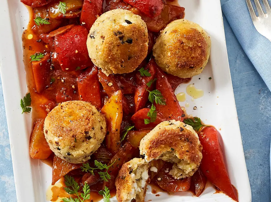 Paprika Ragout mit Feta-Frikadellen Rezept