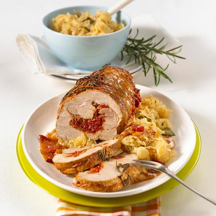 Paprika-Rollbraten auf Kraut Rezept Paprika-Rollbraten auf Kraut Rezept