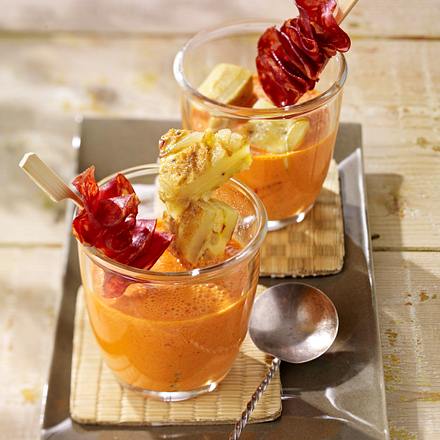 Paprika-Süppchen mit Tortilla und Chorizospießen Rezept Paprika-Süppchen mit Tortilla und Chorizospießen Rezept