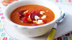 Paprika-Tomatensuppe mit Cabanossi Rezept - Foto: LECKER @ Bauer Media Group