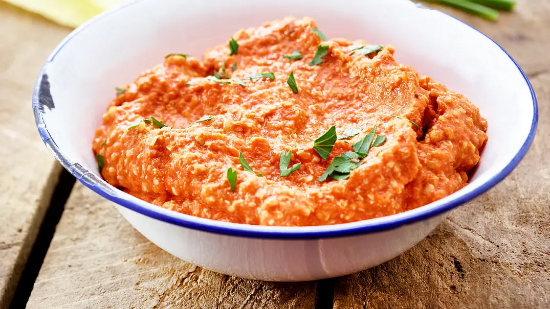 Paprika-Walnuss-Aufstrich Rezept - Foto: LECKER @ Bauer Media Group