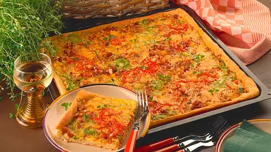Paprika-Zwiebel-Kuchen Rezept - Foto: LECKER @ Bauer Media Group