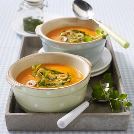Paprikacremesuppe mit Pesto Rezept Paprikacremesuppe mit Pesto Rezept