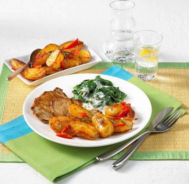 Paprikakartoffeln mit Rahmspinat und Minutensteaks Rezept Paprikakartoffeln mit Rahmspinat und Minutensteaks Rezept