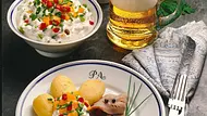 Paprikaquark zu Pellkartoffeln und Heringsfilets Rezept - Foto: LECKER @ Bauer Media Group