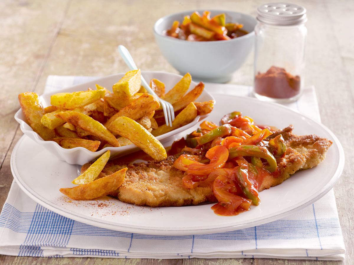 Paprikaschnitzel mit selbstgemachten Pommes Rezept