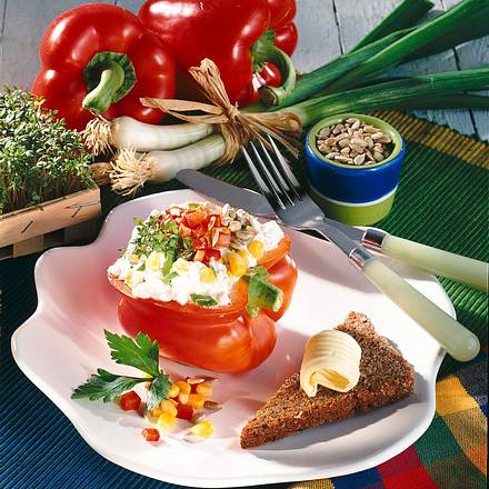 Paprikaschote mit Kresse-Quark Rezept Paprikaschote mit Kresse-Quark Rezept