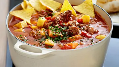 Paprikatopf mit Hack und Tortillachips Rezept - Foto: LECKER @ Bauer Media Group