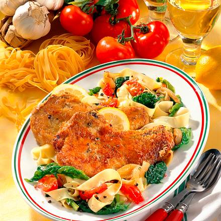 Parmesan-Kotelett auf Nudeln Rezept