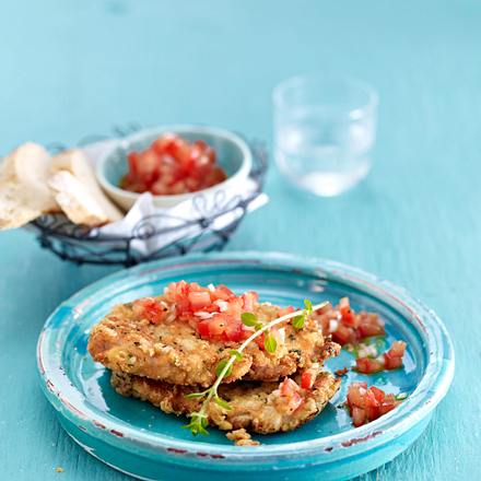 Parmesan-Schnitzel mit Tomatensalsa Rezept Parmesan-Schnitzel mit Tomatensalsa Rezept