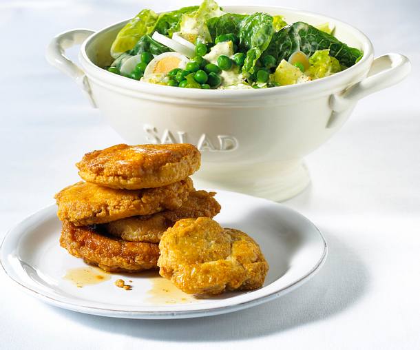 Parmesan-Schnitzelchen mit Salat Rezept Parmesan-Schnitzelchen mit Salat Rezept