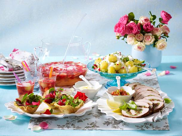 Parmesankörbchen mit Salat Rezept Parmesankörbchen mit Salat Rezept