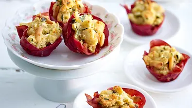 Parmesanmuffins in Bresaolakörbchen Rezept - Foto: LECKER @ Bauer Media Group