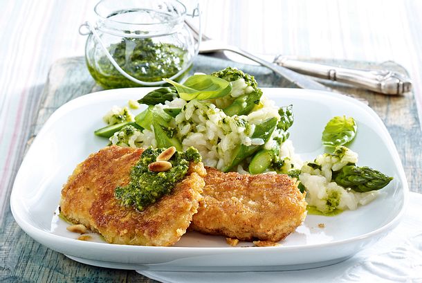 Parmesanschnitzel zu Spargelreis Rezept Parmesanschnitzel zu Spargelreis Rezept