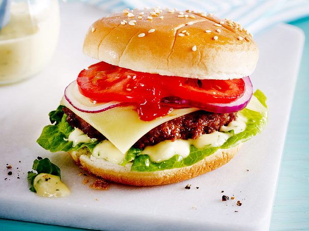 Party-Cheeseburger mit selbstgemachter Soße Rezept Party-Cheeseburger mit selbstgemachter Soße Rezept