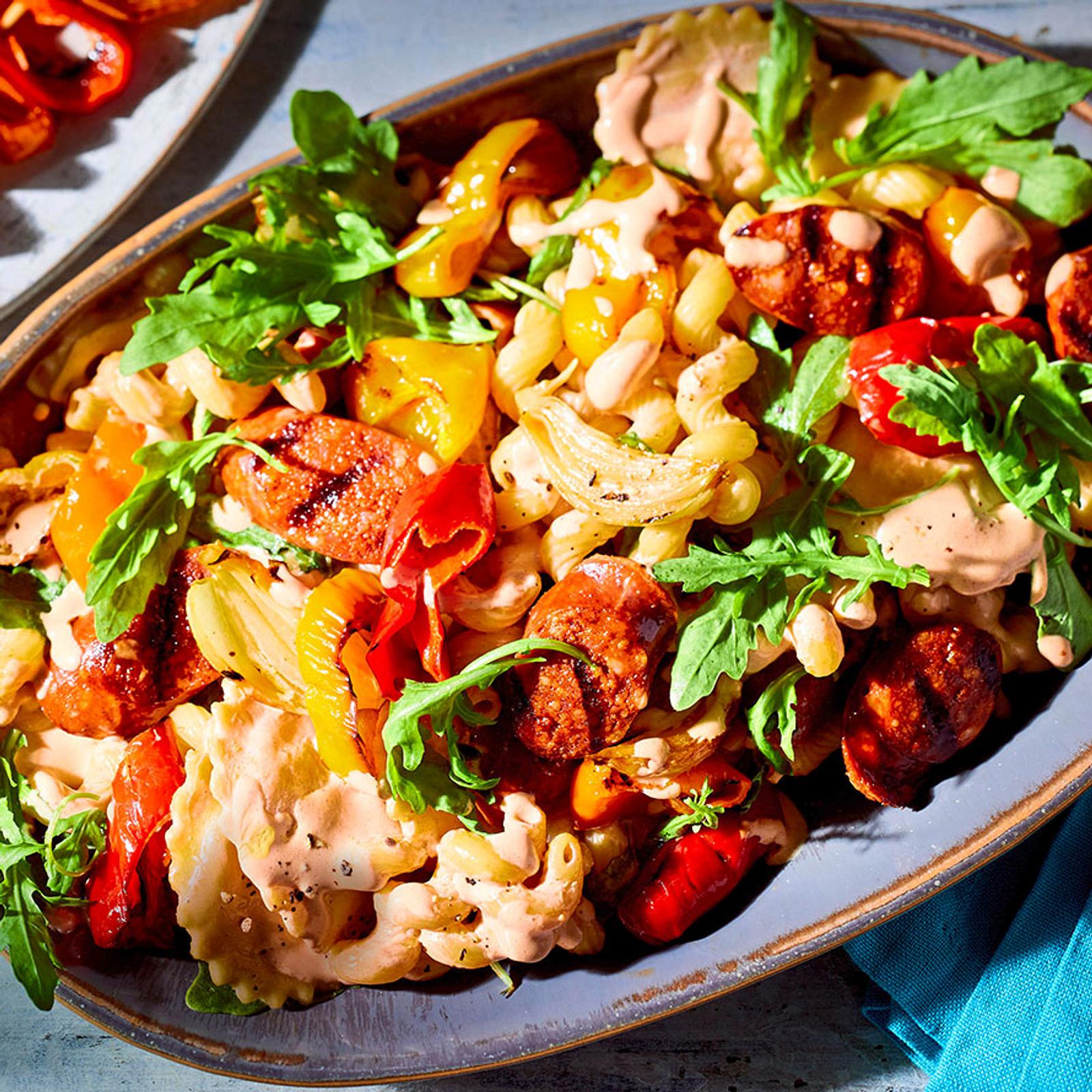 Pasta-Mista-Salat mit Chorizo und Röst-Paprika Rezept | LECKER